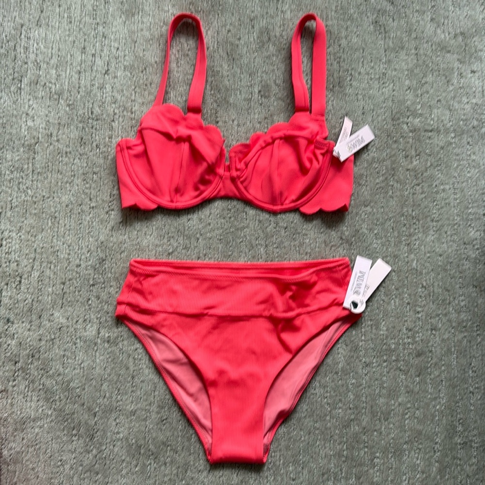 NWT Victoria’s Secret swim suit set with 2 XS bottoms